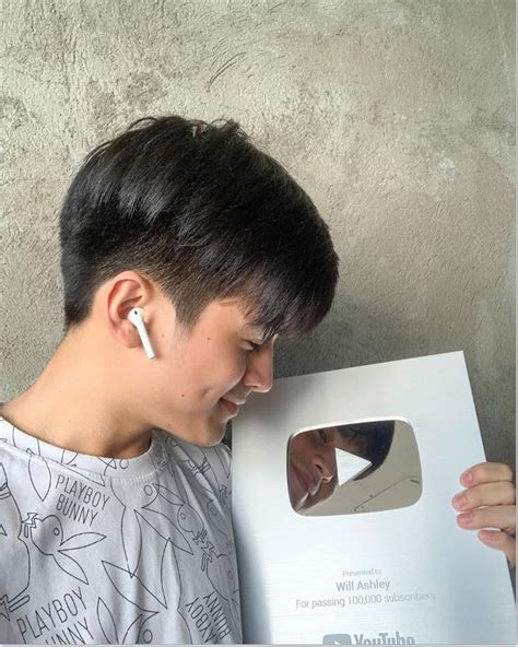 Young Pinoy actor Will Ashley awarded YouTube Silver Play Button.